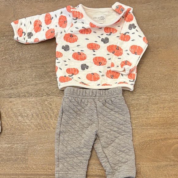 3M Thanksgiving Bundle: Footie, Onesie and 2pc Set - Picture 4 of 4